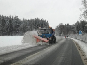 Na Liberecku uzavřeli pro kamiony nad šest tun silnici z Rynoltic do Hrádku