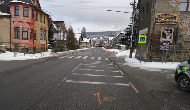 Na přechodu srazil chodkyni a ujel. Policie hledá řidiče i svědky