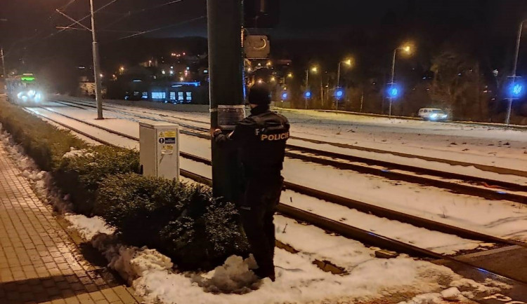 Policie prověřuje už tři případy otravy ve Vratislavicích. Rozmístila varovné letáky