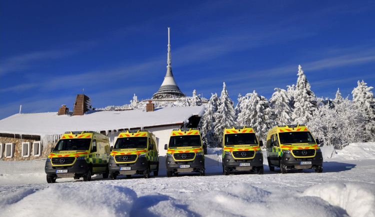 Pět nových zásahových aut posílilo flotilu záchranářů. 