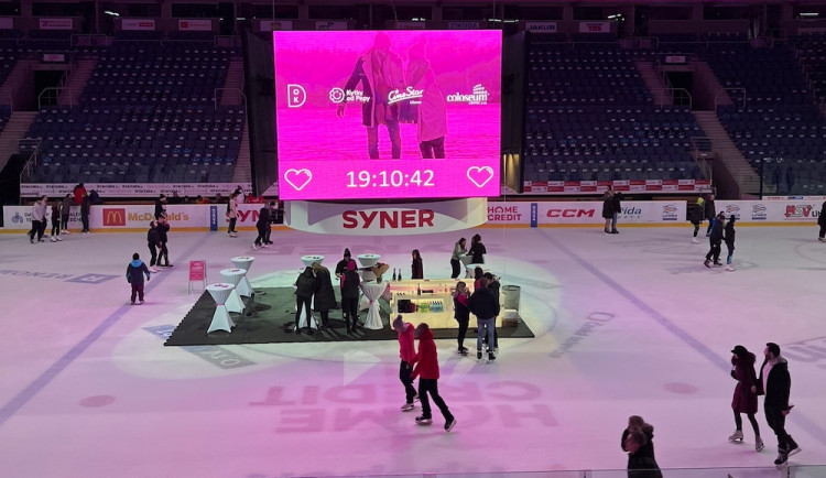 Zažijte netradiční Valentýn v Home Credit Areně. S barem na ledu a soutěžemi o romantické ceny