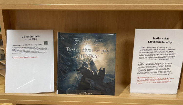 Expozice knih ze soutěže.