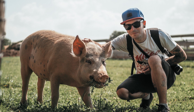 Žádné zvíře nechce zemřít pro člověka. Přijatelný chov neexistuje, říká hudebník a aktivista Lukáš Vincour