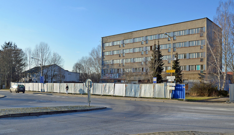 V Chrastavě slaví. Začala demolice vybydleného Kováku