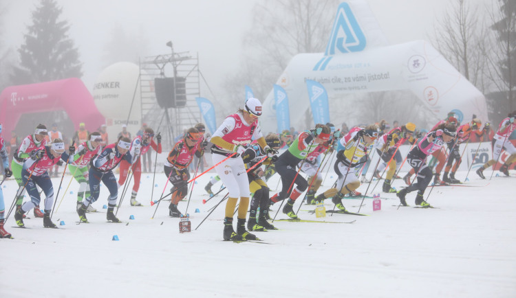 Jizerskou 50 překvapivě vyhrál Nor Stadaas, ženám kralovala Smedasová
