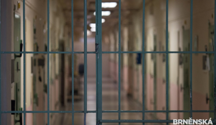 Za vraždu otce si mladík odpyká deset let vězení, potvrdil odvolací soud