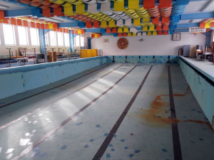 Bazén se ve škole na Františkově obnovovat nebude. Místo něj město postaví třídy