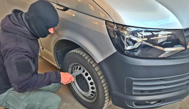 Zloději se zaměřují na kurýrní služby. Krádeže můžou mít na svědomí gangy