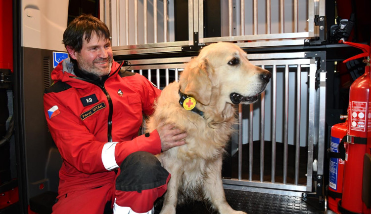 Pavel Viták a jeho psí parťák Harry.