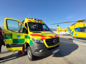 Liberečtí záchranáři mají speciálně vybavenou infekční sanitu pro převoz nakažlivých pacientů