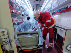 Liberečtí záchranáři mají speciálně vybavenou infekční sanitu pro převoz nakažlivých pacientů
