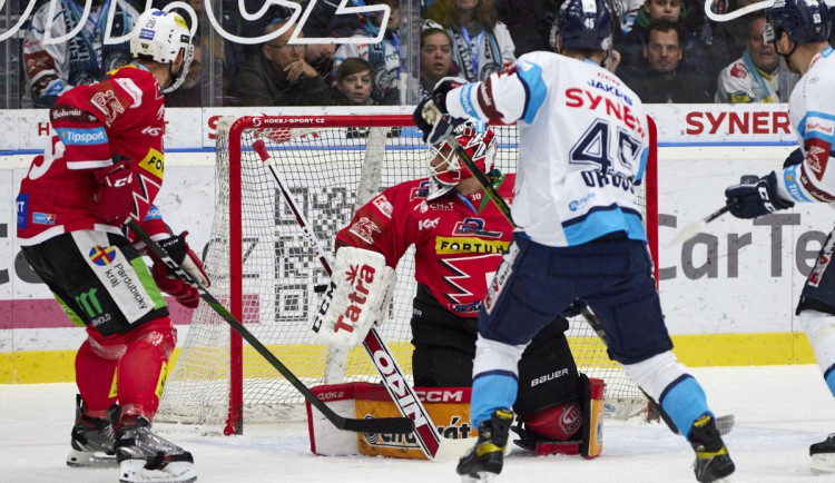 Šance na čtvrtfinále stále žije. Tygři porazili Pardubice a stíhají Hradec