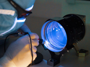 Výzkumné centrum speciální optiky v Turnově zůstane. Chystá se stavba nového zázemí