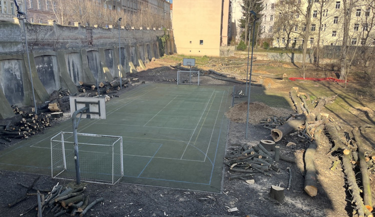 Biskupství kácí zahradu v centru Brna. Chce stavět koleje pro studenty