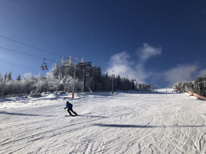 Podmínky pro lyžování v Libereckém kraji jsou na začátku března výborné