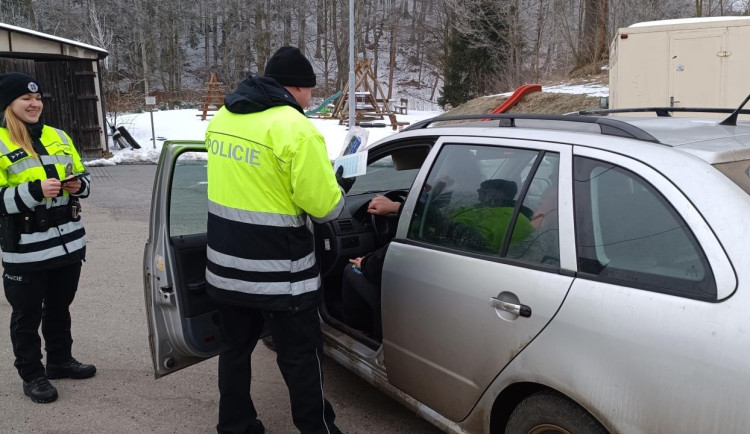 Policisté si počíhali na zimní výbavu. Žádné hříšníky neodhalili