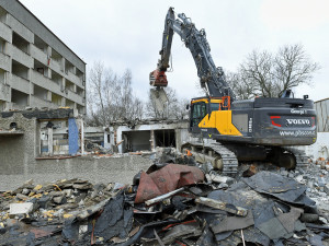 Nevzhledný Kovák v Chrastavě je minulostí. Nahradí ho supermarket