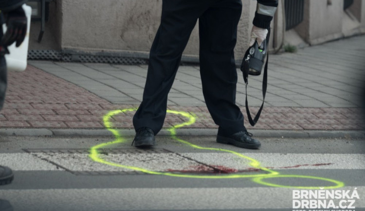 Řidič na Jablonecku srazil chodce a ujel, nakonec se ale na místo vrátil