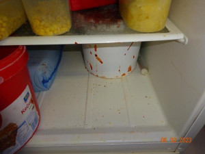 Chybějící teplá voda a špína. Potravinářská inspekce zavřela pizzerii v Chrastavě