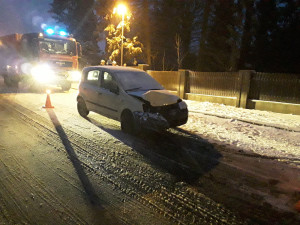 Silnice v Libereckém kraji jsou s opatrností sjízdné, dopravu zkomplikoval nový sníh a silný vítr