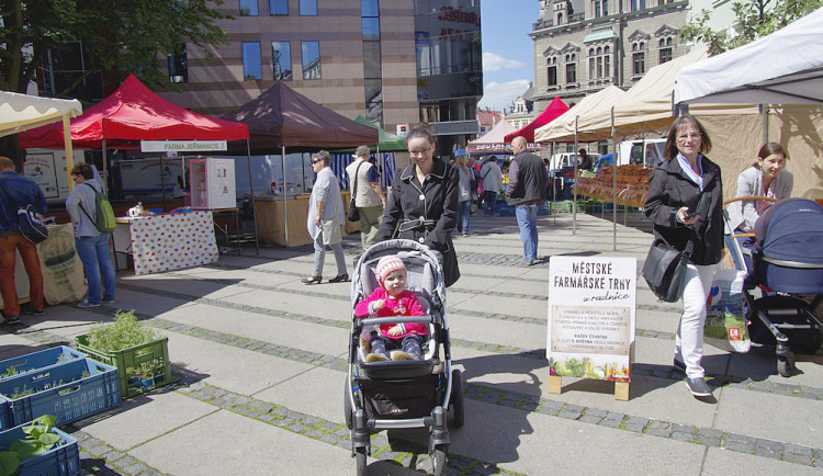 Farmářské trhy u radnice se po zimě vrací. Trhovci budou prodávat vždy ve středu a čtvrtek