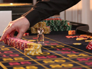 Casino v centru Jablonce dostalo povolení ještě na rok, lidé jsou naštvaní