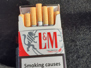 Celníci se zaměřili na pašování cigaret. Auto u Hrádku jimi bylo napěchované