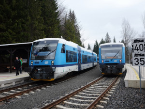 Na Jizerskohorské železnici budou České dráhy jezdit do roku 2033