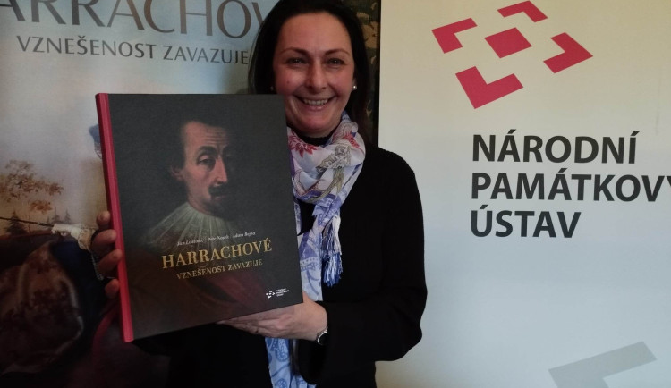 Lucie Bidlasová z Národního památkového ústavu představuje novou knihu Harrachové. Vznešenost zavazuje.