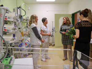 Studentky z Kateřinek našily desítky kusů povlečení pro libereckou neonatologii