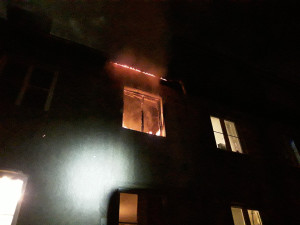 Na Keilově vrchu hořel byt v řadovce. Škoda na domě je jeden a půl milionu