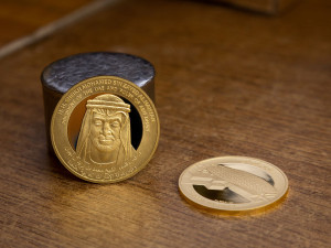 Jablonecká mincovna vyrazila investiční mince pro Arabské emiráty