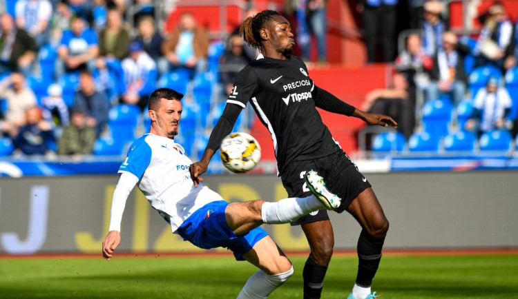 Slovan ani tentokrát nevyhrál. Na Baníku vyválčil v oslabení bod