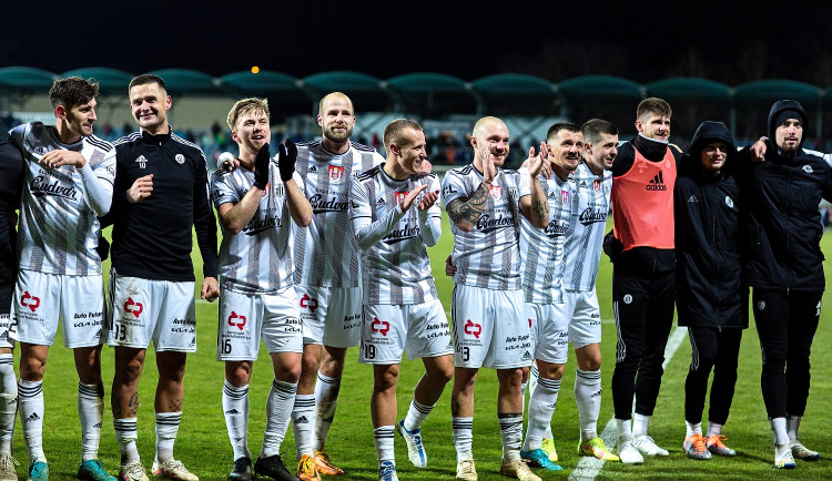 Budějce rozdělí mezi sportovní kluby desítky milionů korun. Část opozice je proti