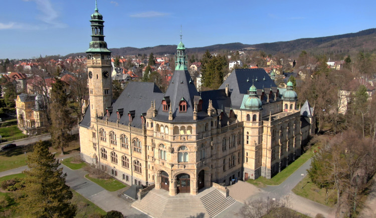 Severočeské muzeum slaví 150 let. K výročí připravilo speciální výstavy i suvenýry