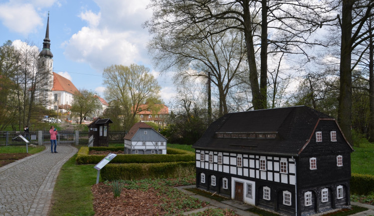 Park s miniaturami podstávkových domů v Cunewalde.