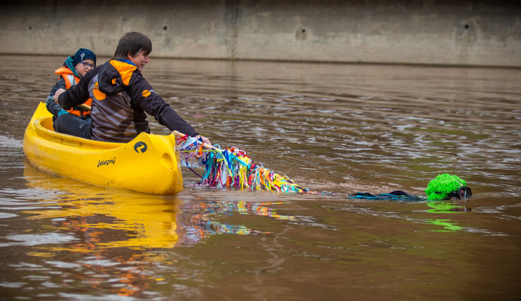Vodácká sezóna odstartovala. Zahájilo ji slavnostní Odemykání Jizery