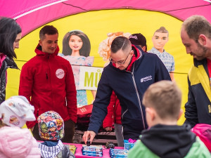 Barbie uklízí Liberec – sobotní úklidová akce v lesoparku Opičák