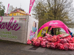Barbie uklízí Liberec – sobotní úklidová akce v lesoparku Opičák