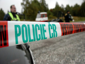 Výbuch klikové skříně kompresoru vážně zranil muže v Žandově na Českolipsku