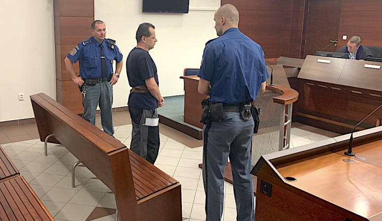 Za vraždu manželky si odsedí 27 let.