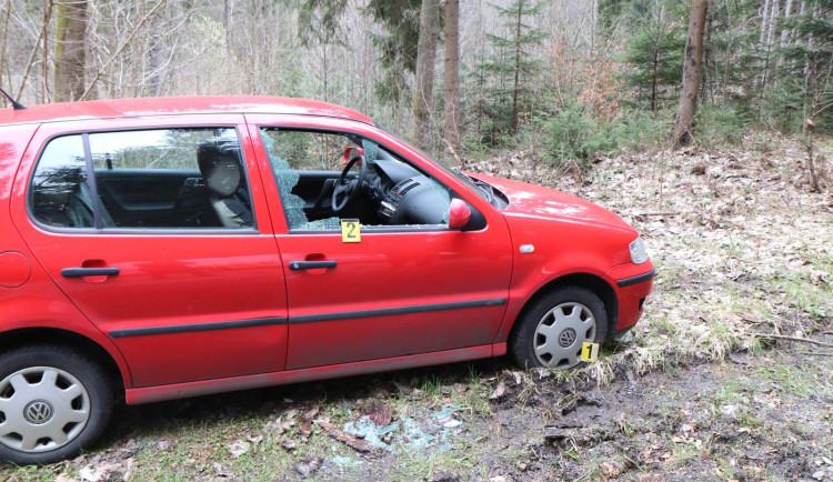 Zloděj na Jablonecku ukradl z auta příručku. Hrozí mu až dva roky vězení