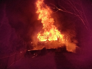 Hasiči na Českolipsku zasahovali u požáru rekreačního domu. Výše škody je bezmála milion korun