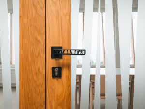 Truhlářství v modřínovém kabátě najdete v zóně pod Ještědem