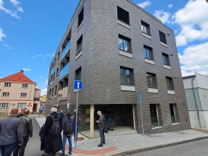 Nenápadný dům nedaleko centra je chytrý a šetrný k přírodě