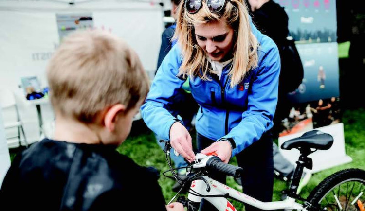 Specifické piktogramy a přímočará sdělení. Projekt Na kole jen letos rozšířil kampaň o jasně definované problémy cyklistiky