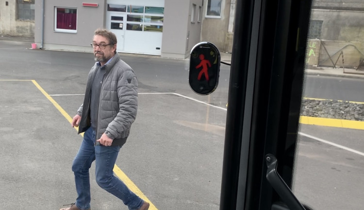 První v Česku. Systém hlídá slepý úhel, řidiče autobusu v Liberci upozorní na blížící se chodce a cyklisty