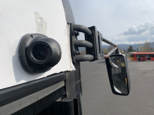 První v Česku. Systém hlídá slepý úhel, řidiče autobusu v Liberci upozorní na blížící se chodce a cyklisty