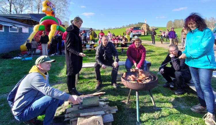 FOTO: Příjemně strávený den u Roštejnského rybníka. Podívejte se, jak se letos vydařilo Telčské čarování