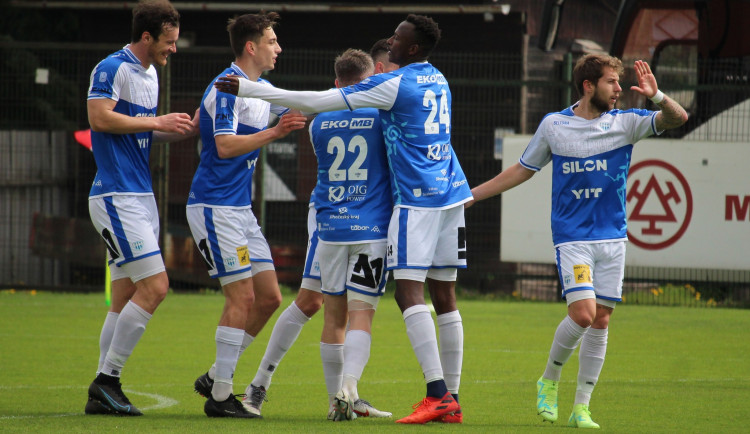 Táborsko uniká sestupu. Písek má za sebou osmigólovou přestřelku